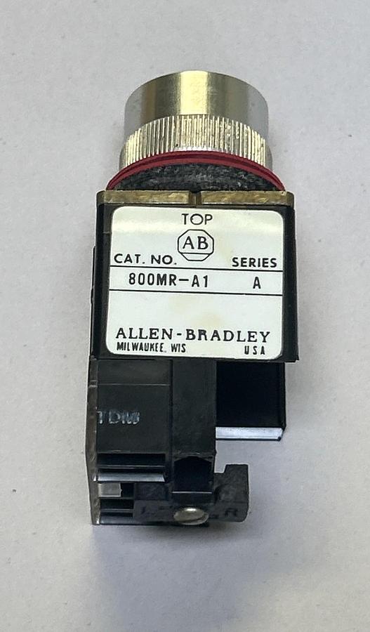 ALLEN BRADLEY,800MR-A1A,GREEN PUSH BUTTON NOS