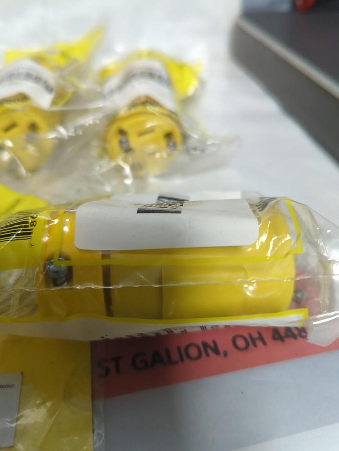 WOODHEAD,1547,CONNECTOR SUPER SAFEWAY NEMA 5-15R 15A 125V LOT OF 6 NOS