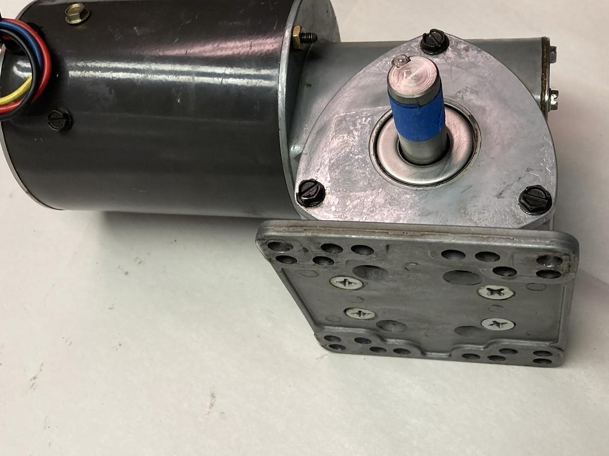 Used Dayton,1XFY7,Right Angle Gearmotor 115V 1/12 HP 173 RPM