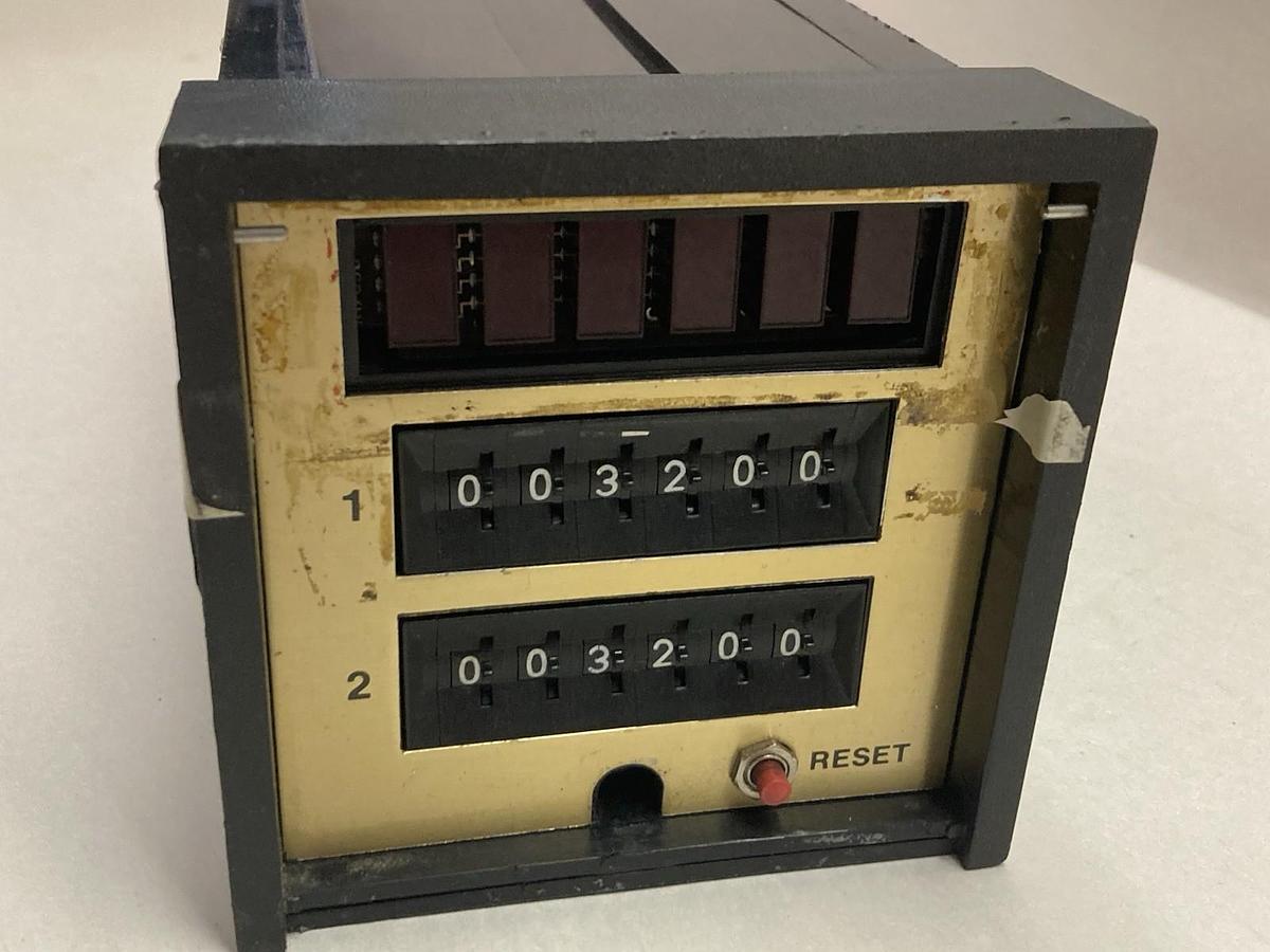 Used Dynapar,CB2 Series,Preset Counter 120VAC Relay Output 115Vac Input