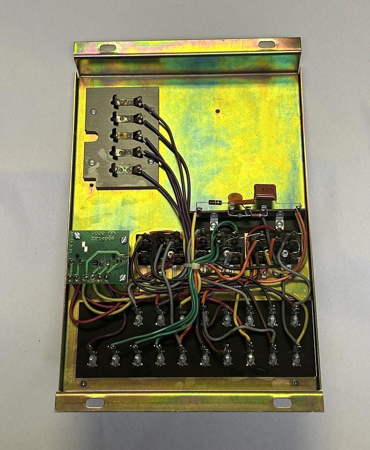 Used HONEYWELL,W688A1037,PURGE PANEL MULTI-BURNER MODULE