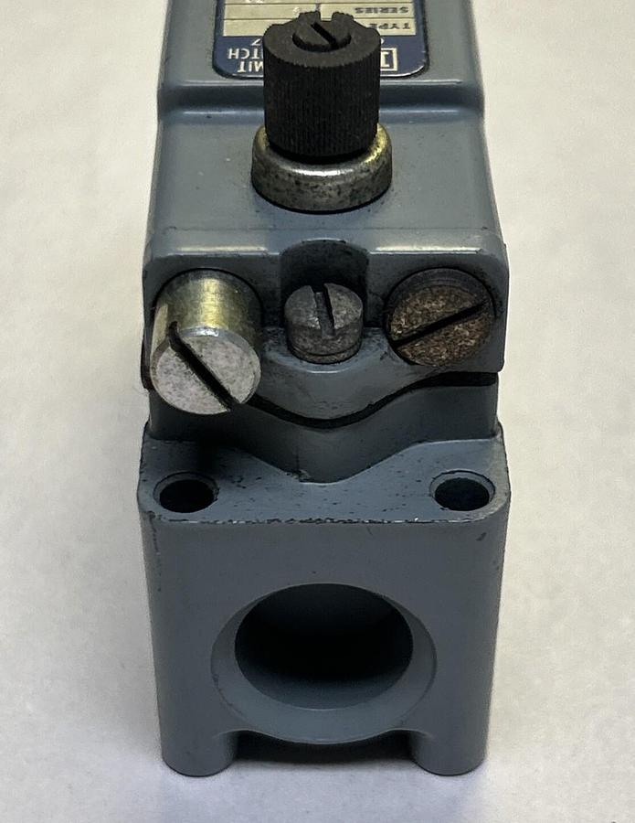 Used SQUARE D,9007AW16,LIMIT SWITCH