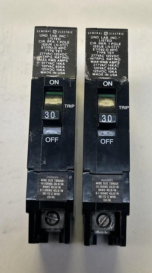 Used GENERAL ELECTRIC,TEY130,CIRCUIT BREAKER 30A 277V 1P LOT OF 2