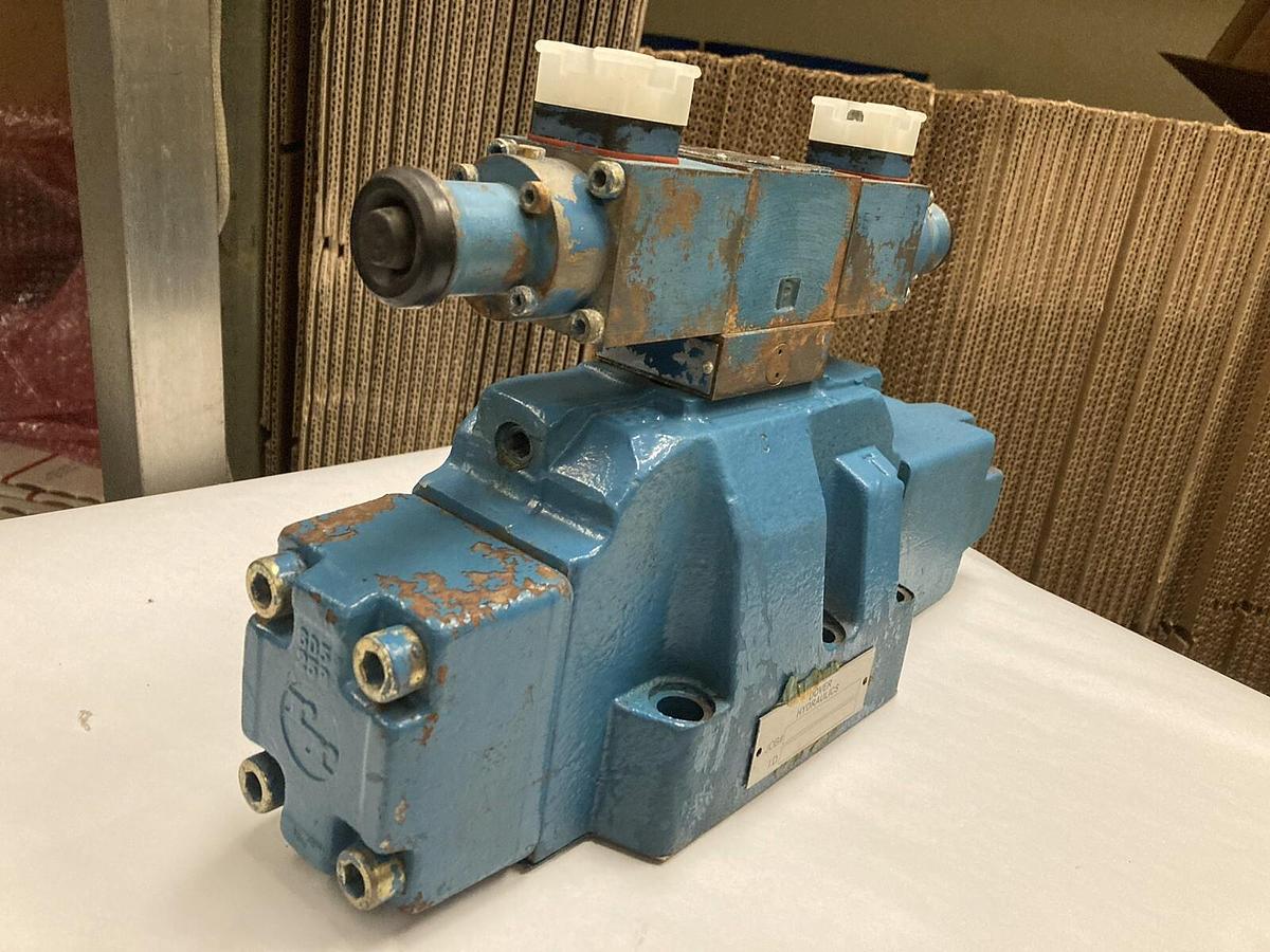 Used Rexroth,4WRZ 25 E1-220-51/6A24NZ4/D3M, Directional Control Valve