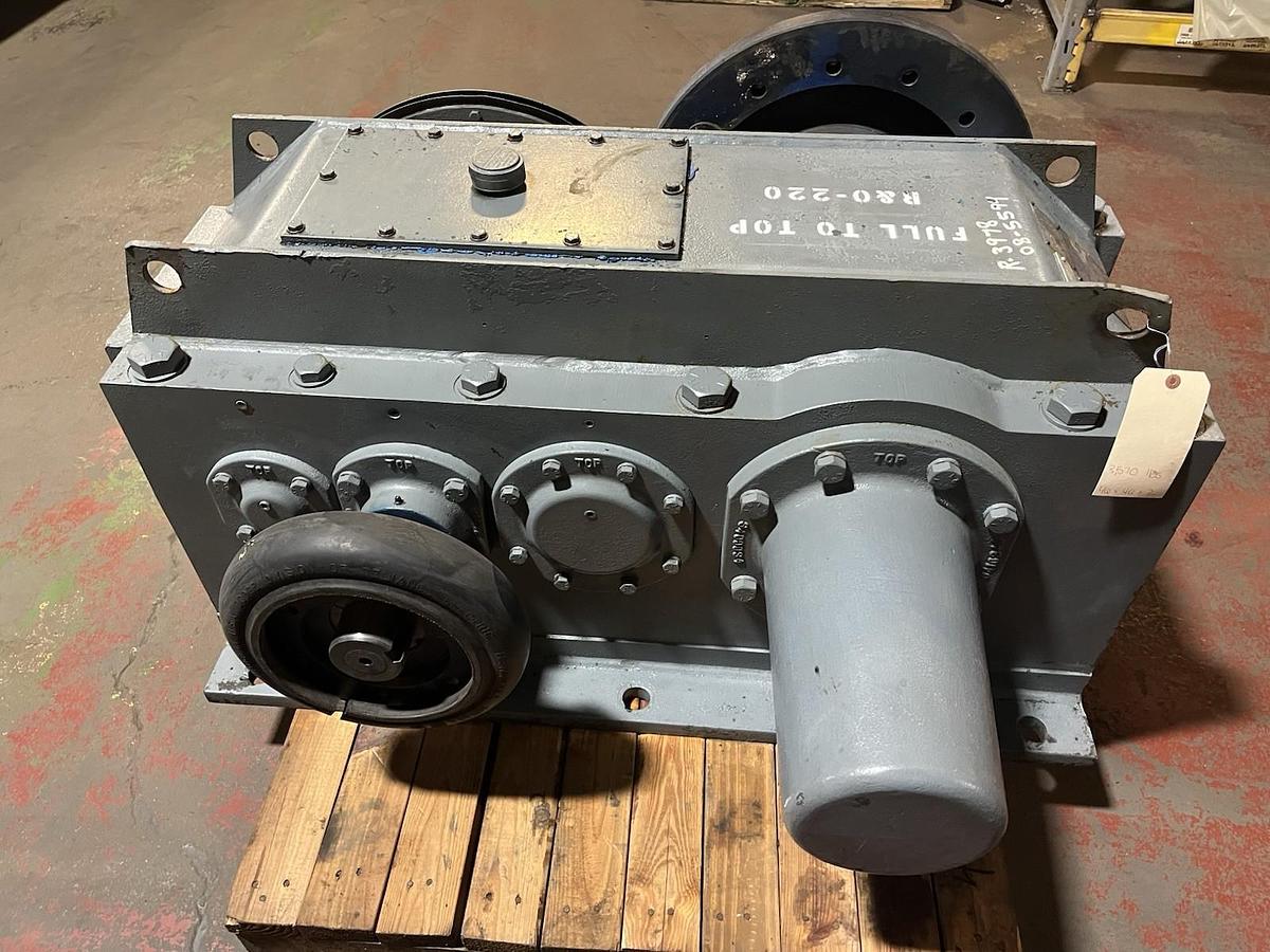 Used FALK,425A2-AR,ENCLOSED GEAR REDUCER RATIO 20.40 INPUT 250HP 1750RPM