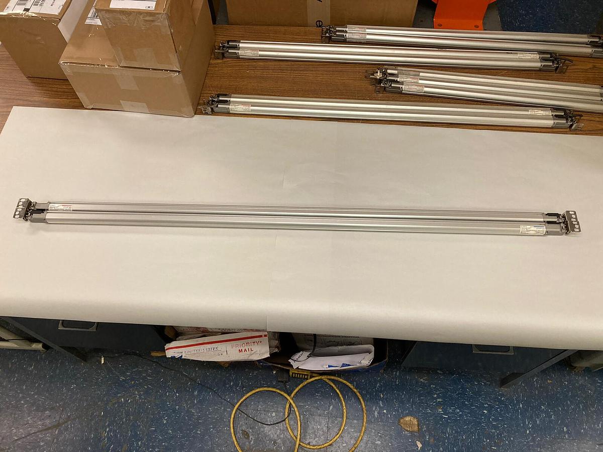 Used Keyence Sensor,SL-V64H,Light Curtain Transmitter with Receiver 1260MM 24V