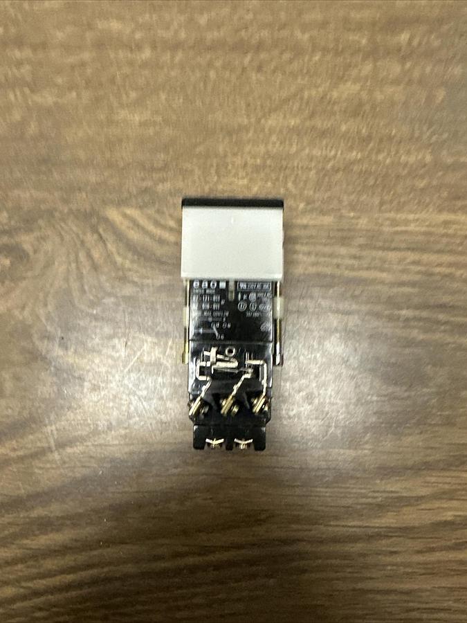 EAO,02-121-011,Lampholder