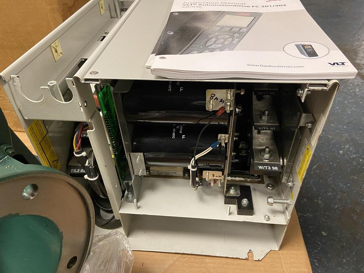 Used Danfoss,VLT5100-PT5-COO-ST-RO-DL-F00A00CO,100Hp 174A AC Variable Speed Drive