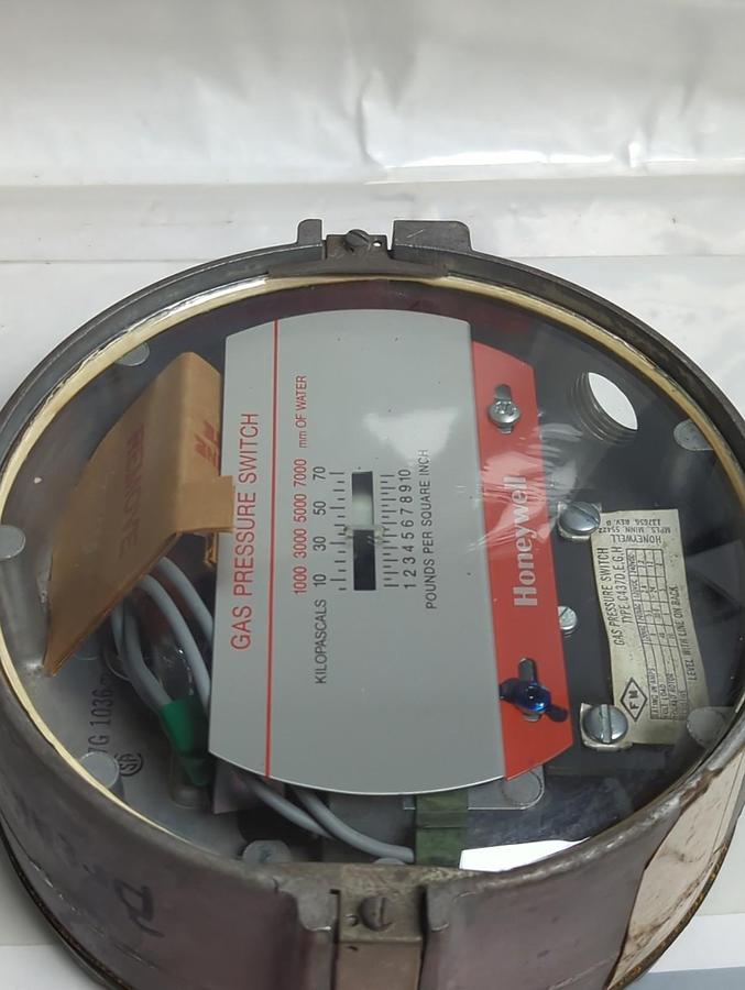 Used HONEYWELL,C437DE-G-H,GAS PRESSURE SWITCH REV B PRE-OWNED