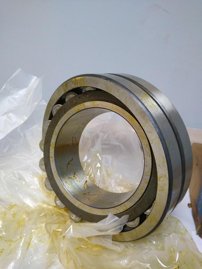 SKF,22228 CCK/W33,Spherical Roller Bearing NOS