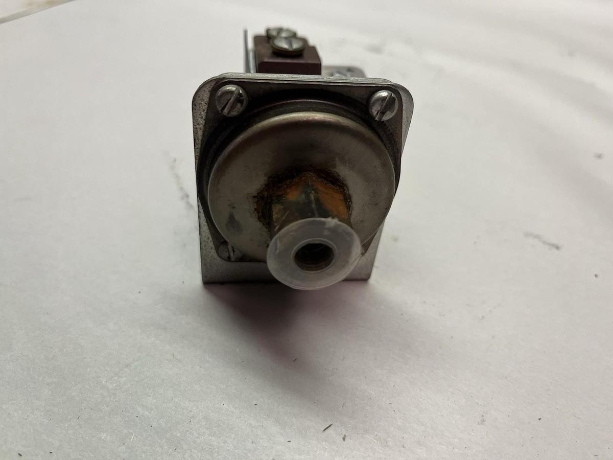 HONEYWELL,P654A-1004-01,PRESSURETROL DIFFERENTIAL SWITCH