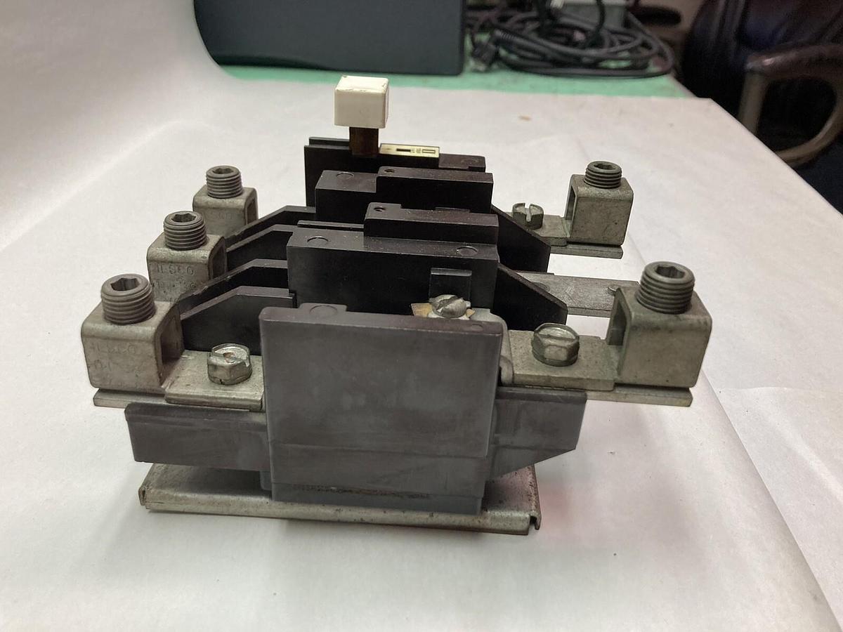 Used Cutler-Hammer,C300FN3 Series A1,Contactor 600V Max AC