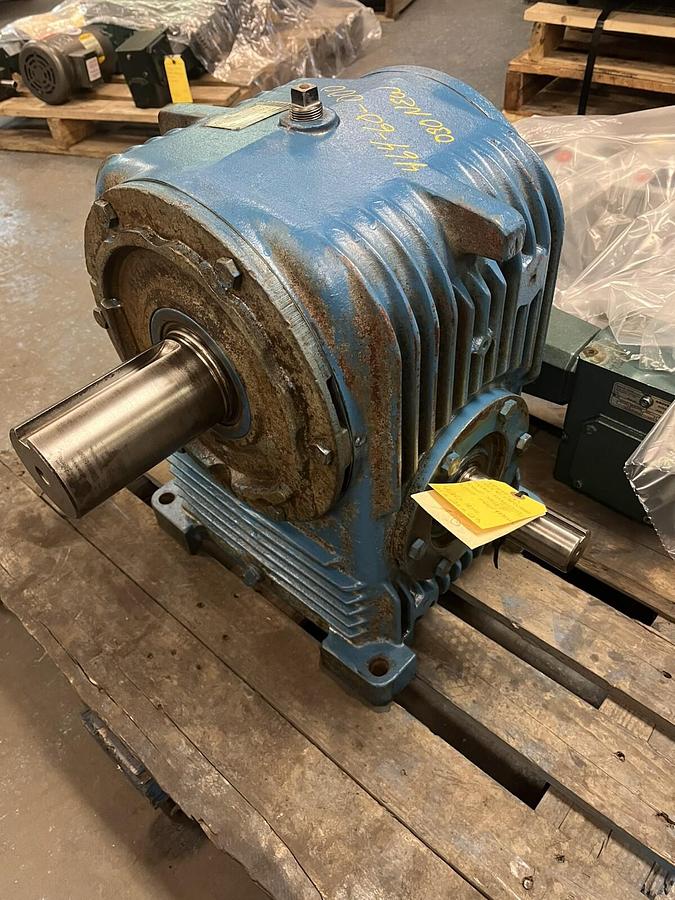 Used CONE DRIVE TEXTRON,HU60-1,GEAR DRIVE RATIO 70:1 SHAFTS 3.25" AND 1.75"