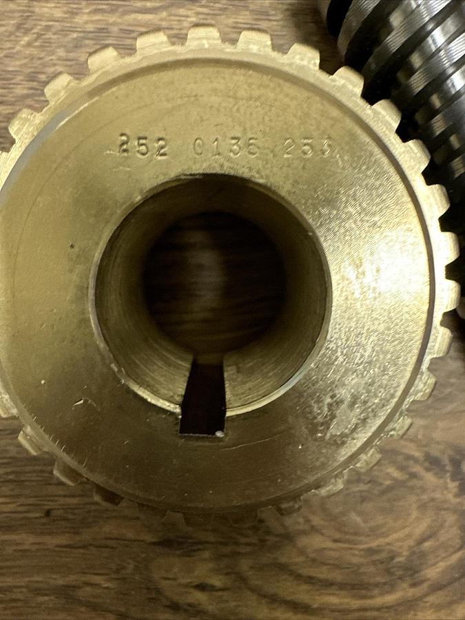 Unknown,252-0135-235,B252-0133-206 15 1/2-1 Ratio Worm and Worm Gear Set