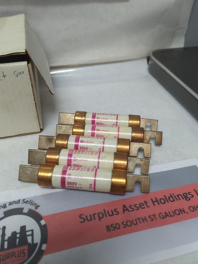 Used GOULD SHAWMUT,TRNR 70,TRI-ONIC 70 AMP FUSE LOT OF 5 PRE-OWNED