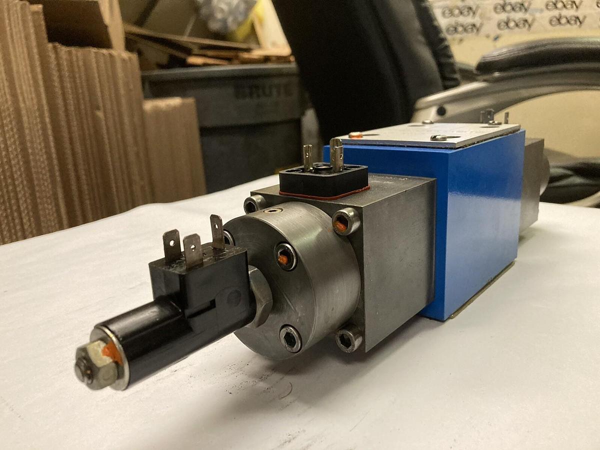 Used Mannesmann Rexroth,4WRE10E64-12/24Z4/V, Proportional Directional Valve