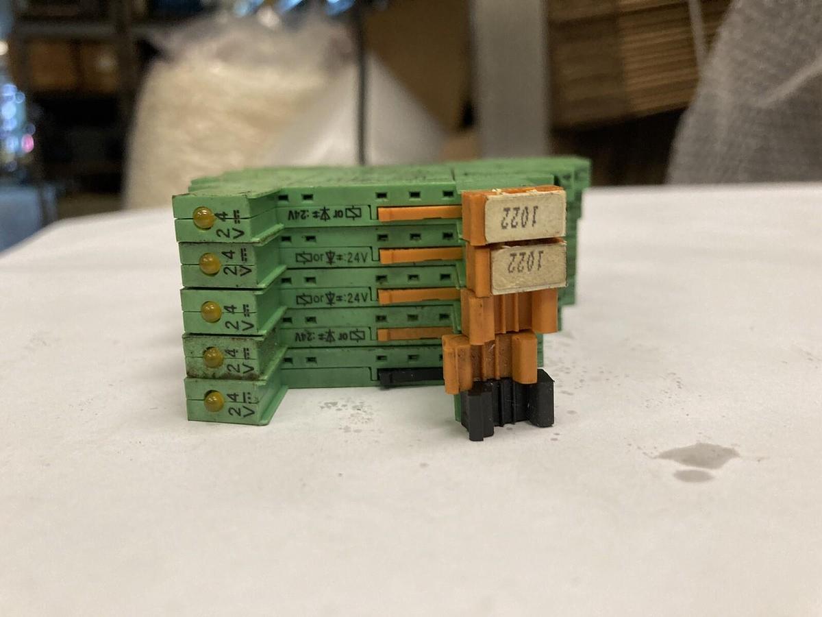 Used Phoenix Contact,PLC-BSC-24DC/21,Relay Base 2966016 250VAC/6A LOT OF 5