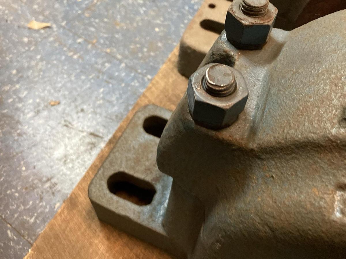 Used SKF,SAF8622,Pillow Block Bearing 3-15/16 Inch Bore