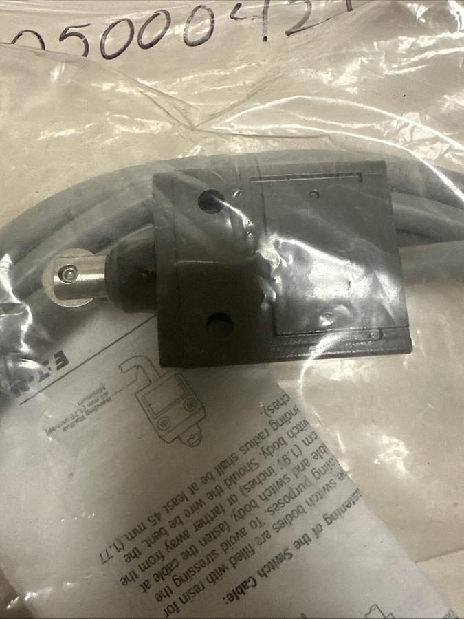 Used Cutler Hammer,E47BCC08,Compact Limit Switch NEW