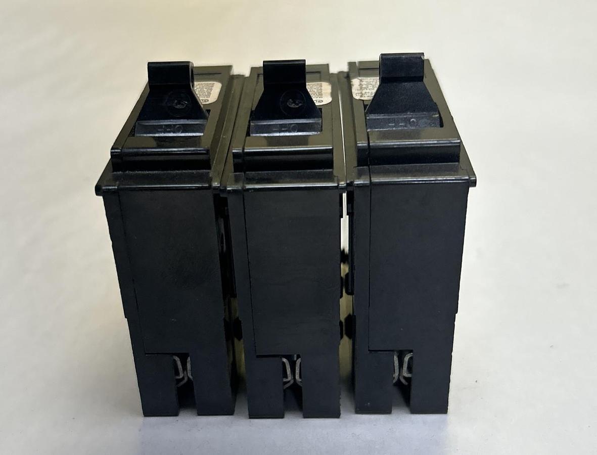 Used CROUSE-HINDS,HACR115,CIRCUIT BREAKER 15A 120/240V 1P LOT OF 3