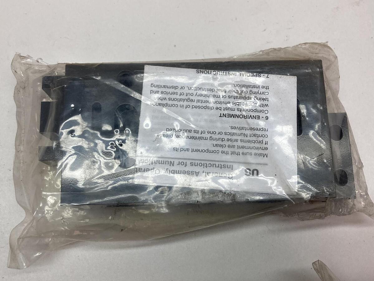 Used Numatics,103-547,Pneumatic Manifold Block