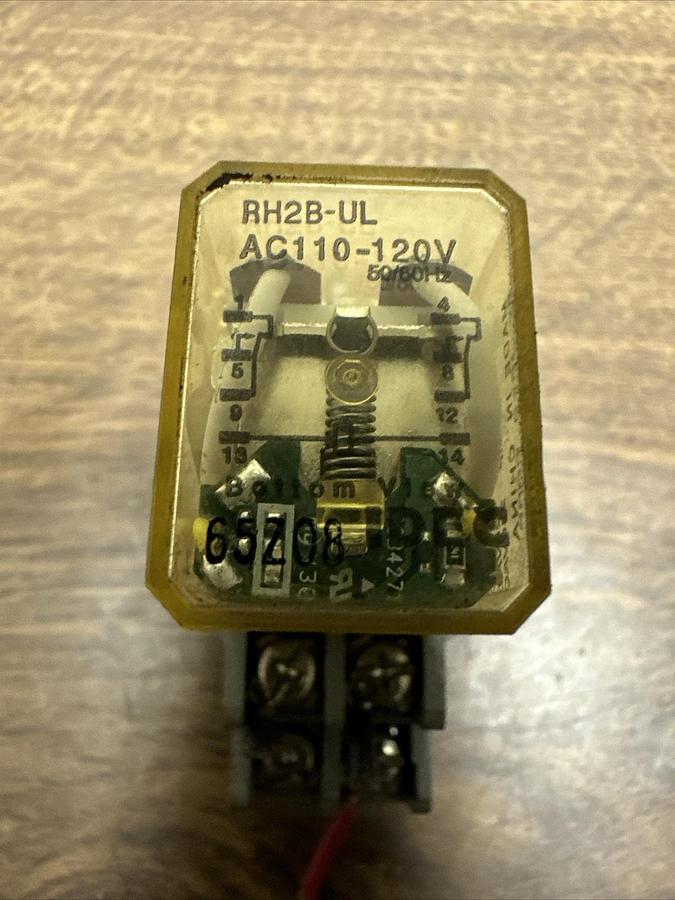 Used Idec,SH2B-05,Relay Base w/BH2B-UL Relay