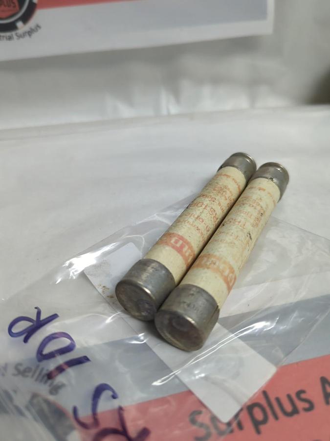 Used GOULD SHAWMUT,TRS-10R,AMP TRAP 10 AMP FUSE LOT OF 2 PRE-OWNED