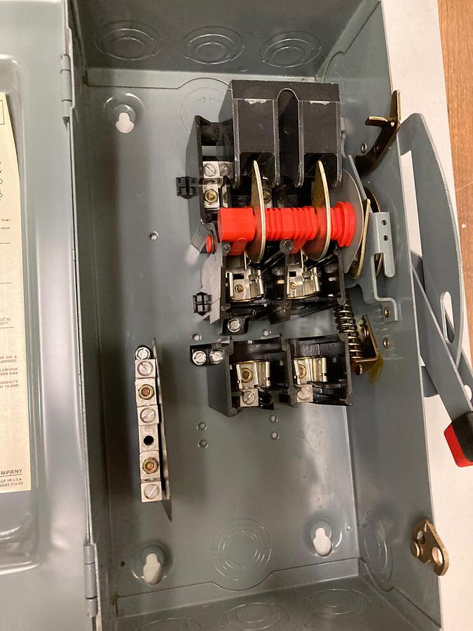 Square D,H222N,Safety Disconnect Switch 60 Amps  240 V.AC  250 V.DC