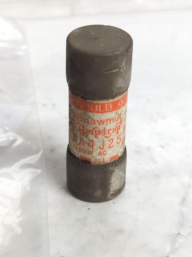 Used GOULD SHAWMUT,AXJ25,AMP-TRAP FUSE 25 AMP LOT OF 2 PRE-OWNED