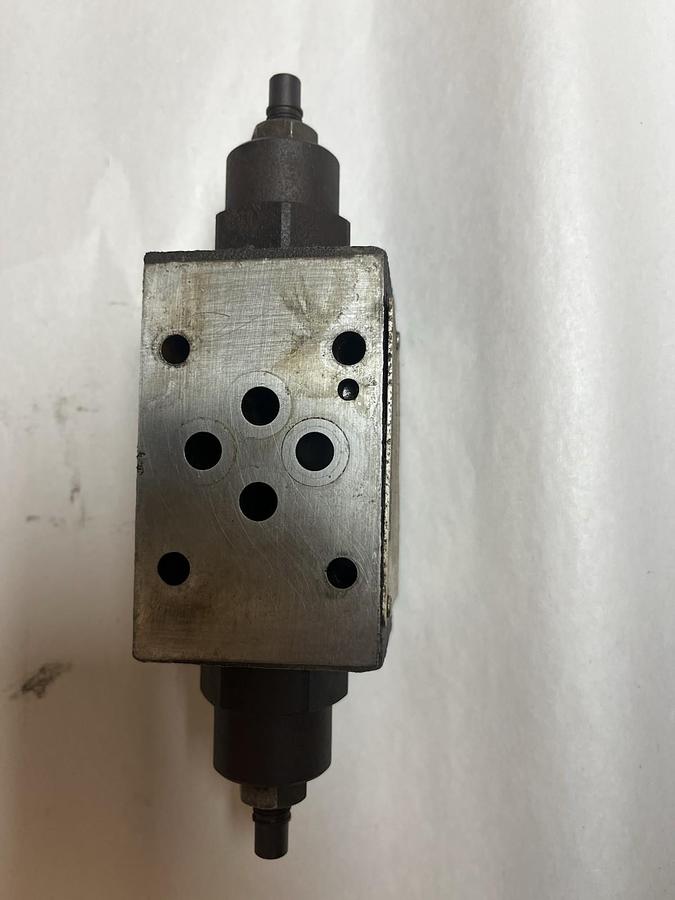 Used VICKERS,DGMF-N-3-Y-A2W-B2W-41,FLOW CONTROL VALVE