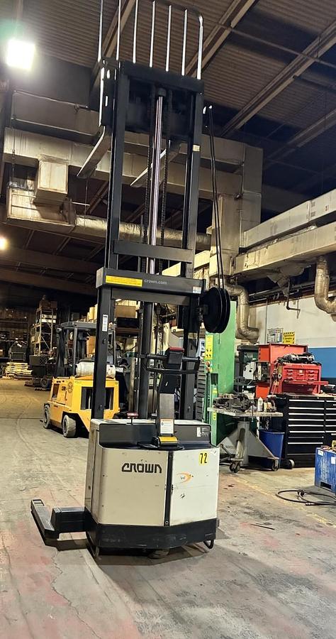 Used CROWN,40WTL,WALKIE STACKER STRADDLE FORKLIFT 11' REACH 3500LBS 24VDC