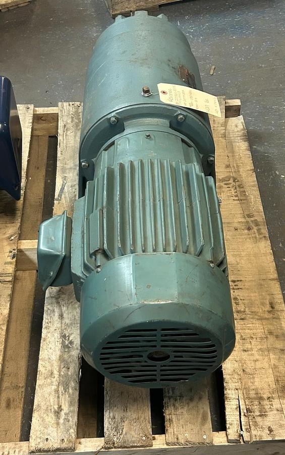 Used RELIANCE,210TM28A,SPEED REDUCER 15HP 1750RPM 31.4 RATIO