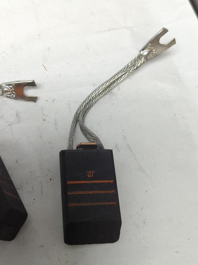 RELIANCE ELECTRIC,3141-PV,CARBON MOTOR BRUSHES BOX OF 7 PIECES NOS