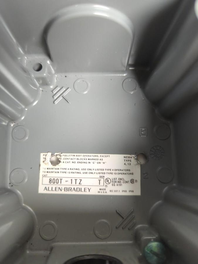 Used ALLEN BRADLEY,800T-1TZ-800T-H17,ENCLOSURE & SELECTOR SWITCH ASSEMBLY PRE-OWNED