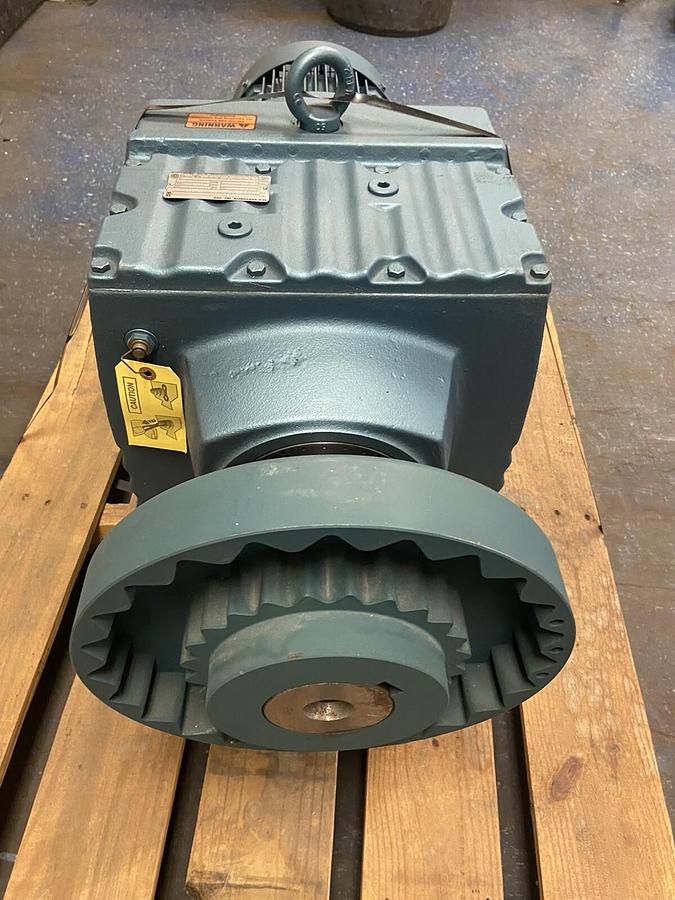 Used Sew Eurodrive,R137DV132M6,GearMotor Ratio 103.20 1170/11RPM Motor 5Hp 230/460V