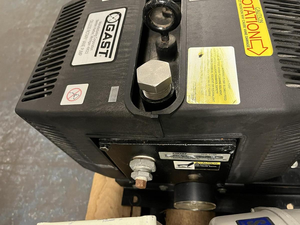 Used GAST,2HP,ROTARY VANE VACUUM PUMP L1322T 1PH 115/230V