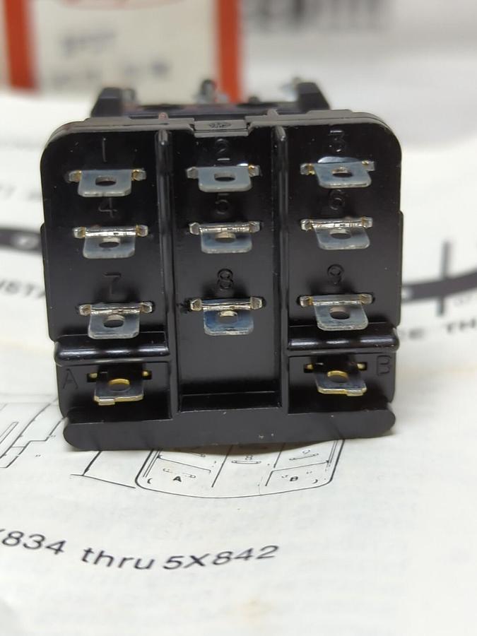 DAYTON,5X821 3PDT,GENERAL PURPOSE RELAY 120V 60HZ NOS