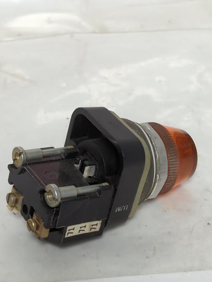 Used ALLEN BRADLEY,800T-PT16,SERIES N AMBER PUSHBUTTON PRE-OWNED