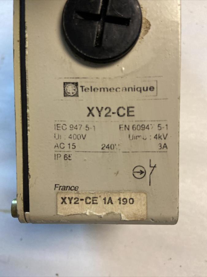 Telemecanique,XY2-CE-1A-190,Emergency Stop Trip Wire Switch