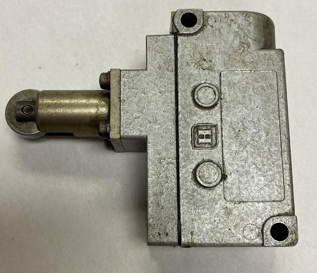 Used Honeywell,BZE7-2RQ,Limit Switch