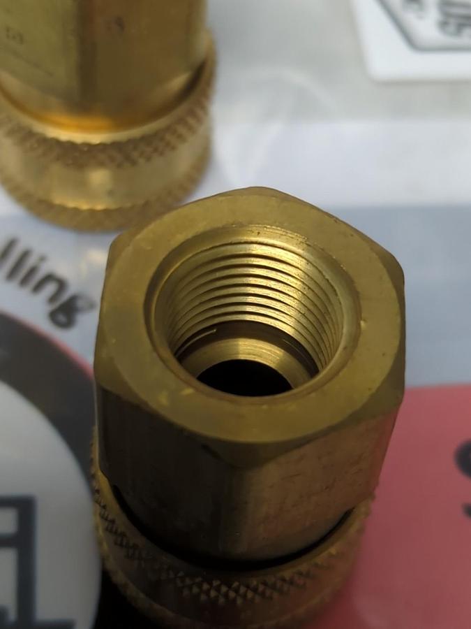 Used HANSEN,3-ST,QUICK DISCONNECT COUPLING 3/8 INCH FEMALE LOT OF 3 PRE-OWNED