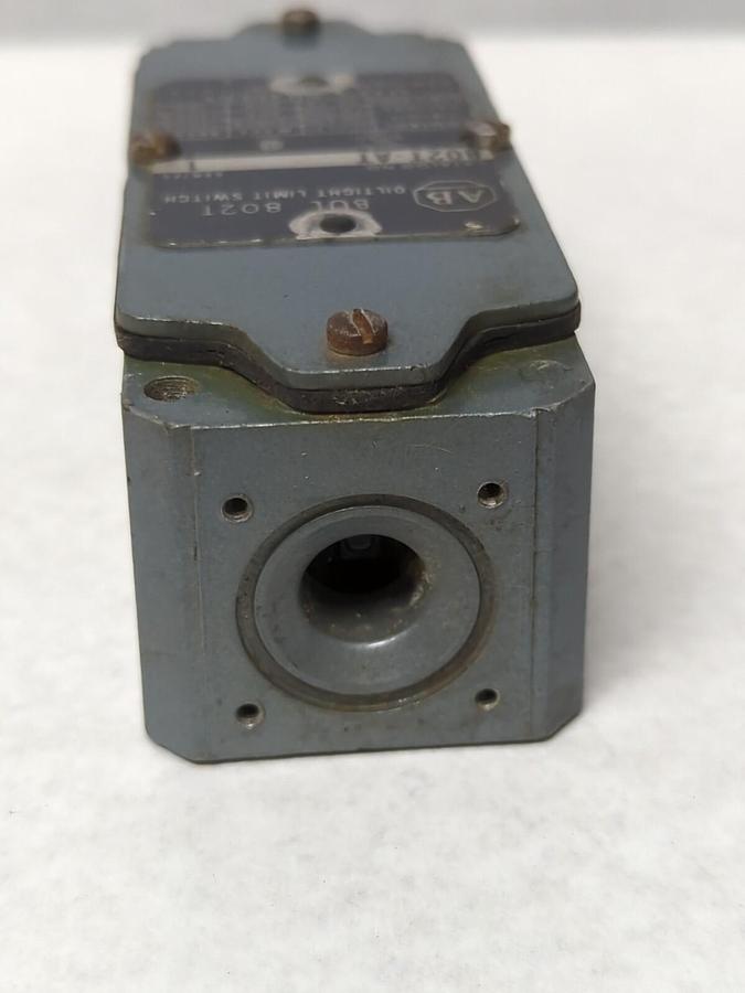 Used ALLEN BRADLEY,802T-AT,OIL TIGHT LIMIT SWITCH BASE SERIES 1 PRE-OWNED