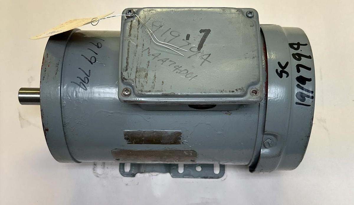 Used RELIANCE,B77C8400R,MOTOR 1/2HP 1140RPM 240V 3PH F5143TC FRAME