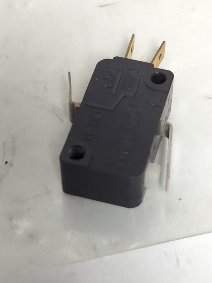 Used HONEYWELL,V7-1C17D8-002,MICRO SWITCH LOT OF 2 PRE-OWNED