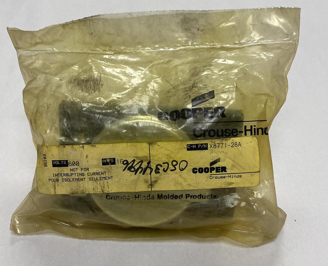 COOPER,X8771-28A,Crouse-Hinds Receptacle NOS