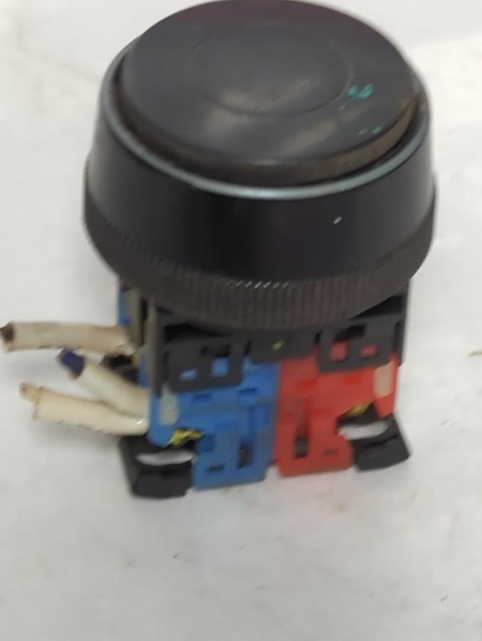 Used FUJI ELECTRIC,AR30M3R,BLACK PUSHBUTTON PRE-OWNED