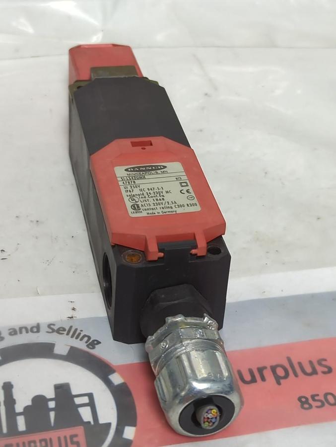 Used BANNER,SI-LS42UMH,SAFETY INTERLOCK SWITCH SOLENOID 24-230V MC PRE-OWNED