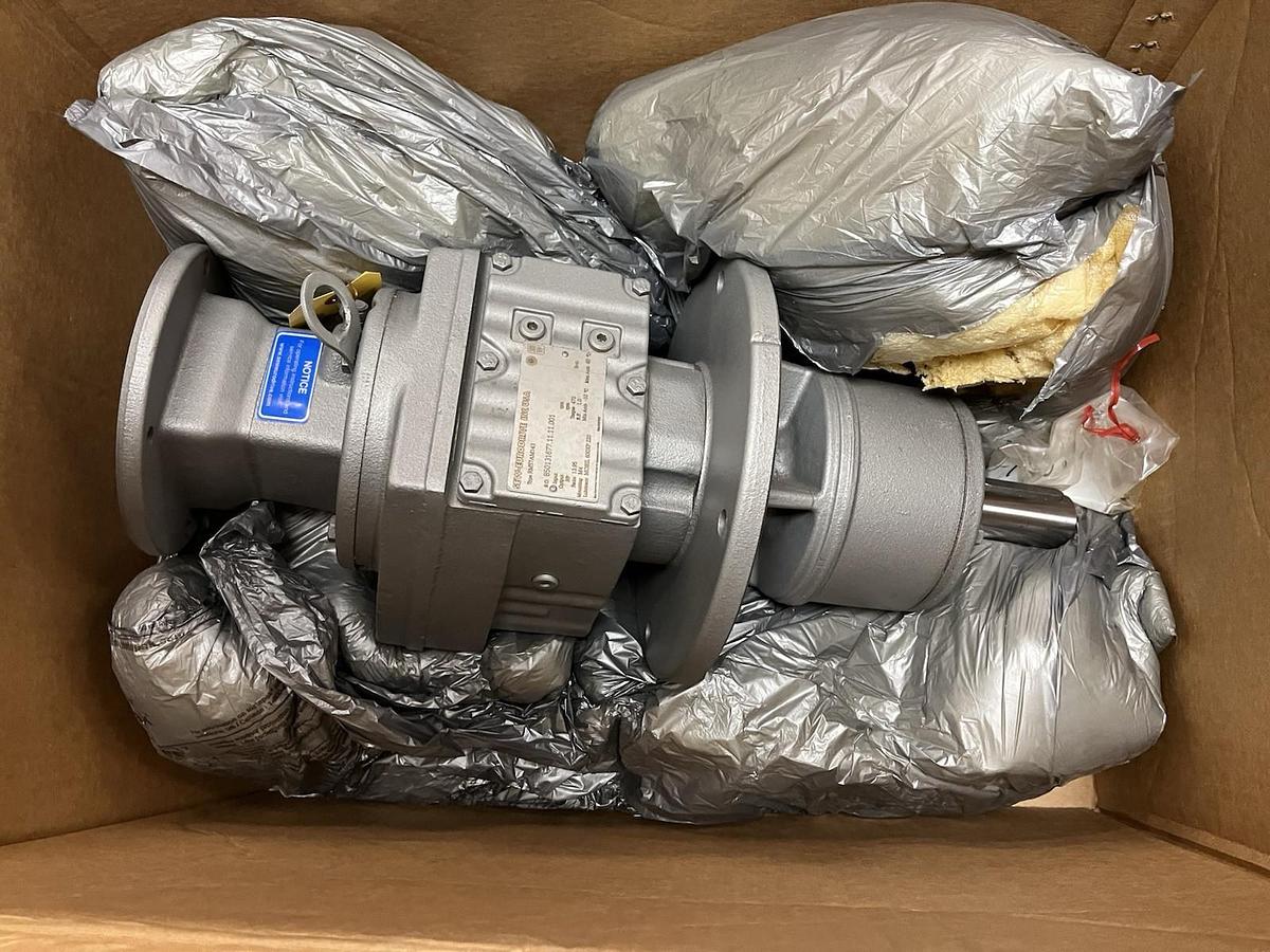 SEW EURODRIVE,RM57AM143,GEAR REDUCER 13.95 RATIO