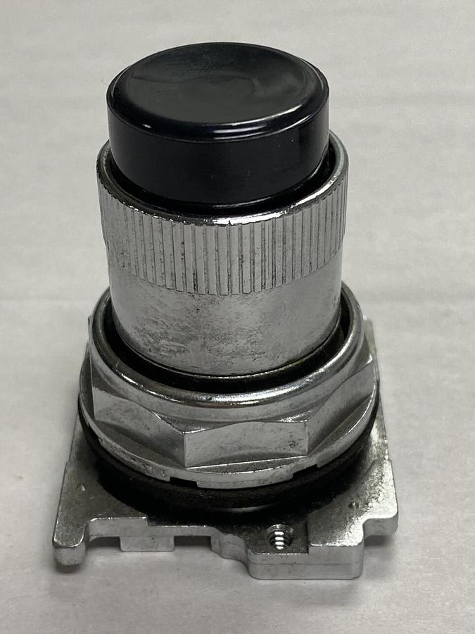 Cutler-Hammer,10250T26111,Roto-Push Operator 2 Position Black NOS
