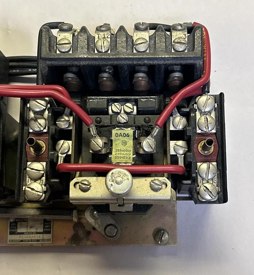 Used ALLEN BRADLEY,715AAA11A,CONTACTOR SIZE 0